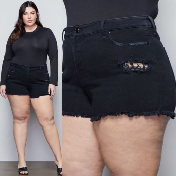 NWT Good American The Cut Off Distressed Jean Shorts in Black 22 - Picture 2 of 9